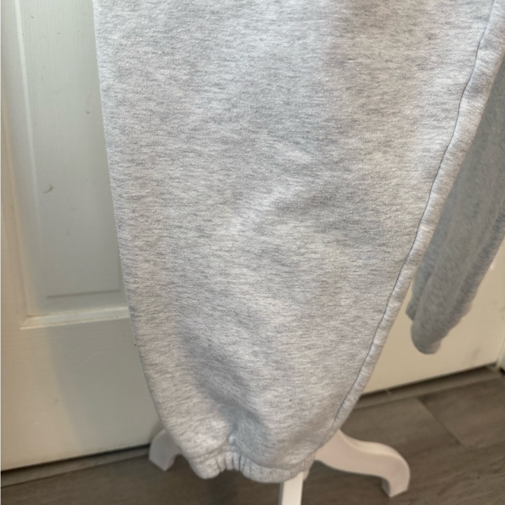 SKIMS Gray Jogger Sweatpants - Picture 5 of 5
